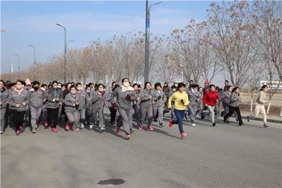 阿拉尔3118云顶集团纺织举行“努力奔跑 悦向新年 共赢明天”迎新春长跑比赛